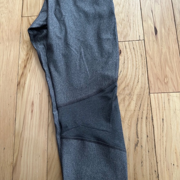 Under Armour crop athletic leggings - Picture 2 of 2